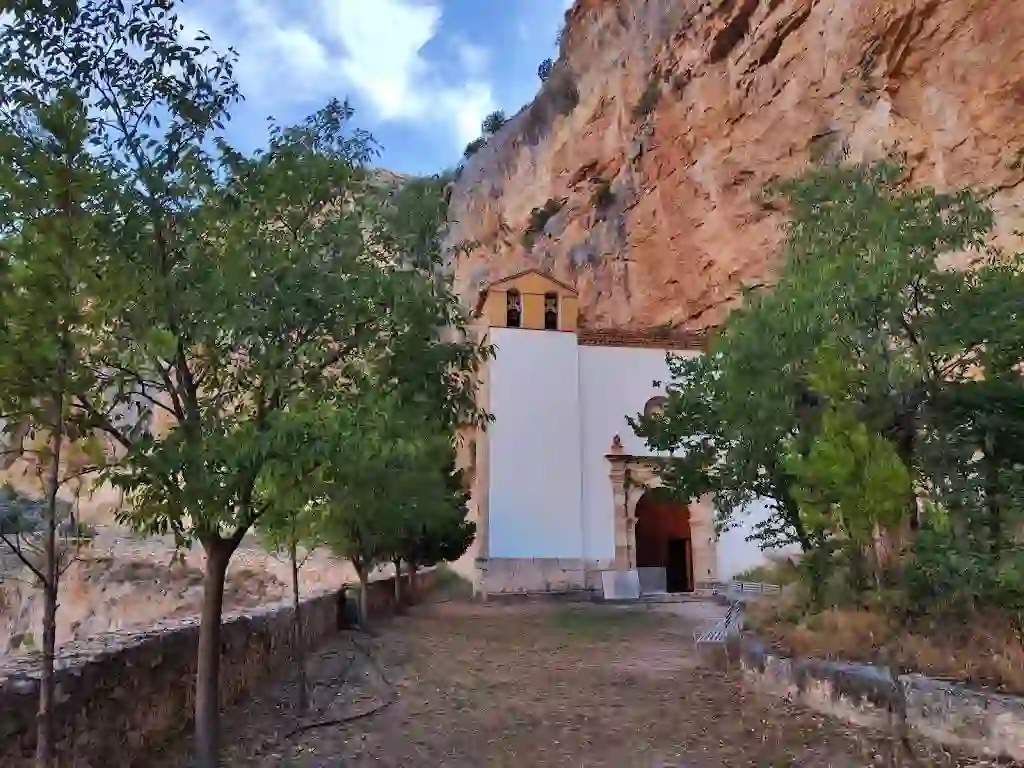 Ibdes: ermita de San Daniel y el Sepulcro